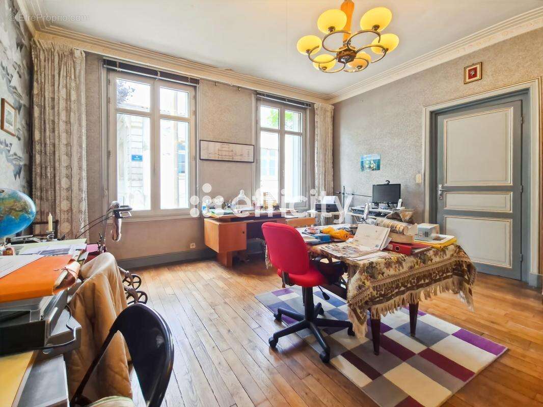 Maison 211 m² à Rochefort  - photo 4