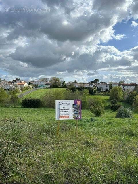 Terrain à SAINTES