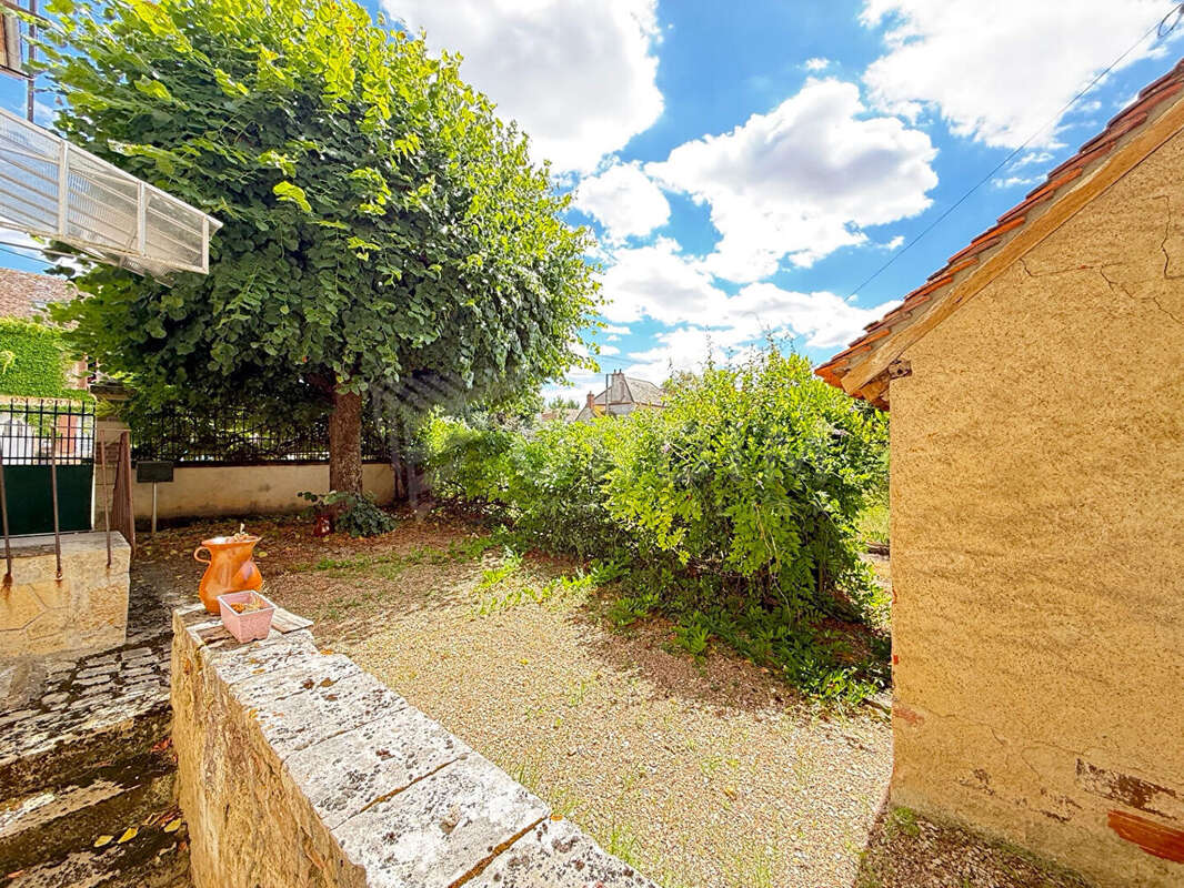 Ensemble immobilier composé de deux maisons d'habitation : Maison Bonny Sur Loire 5 pièce(s) 92 m² - photo 9
