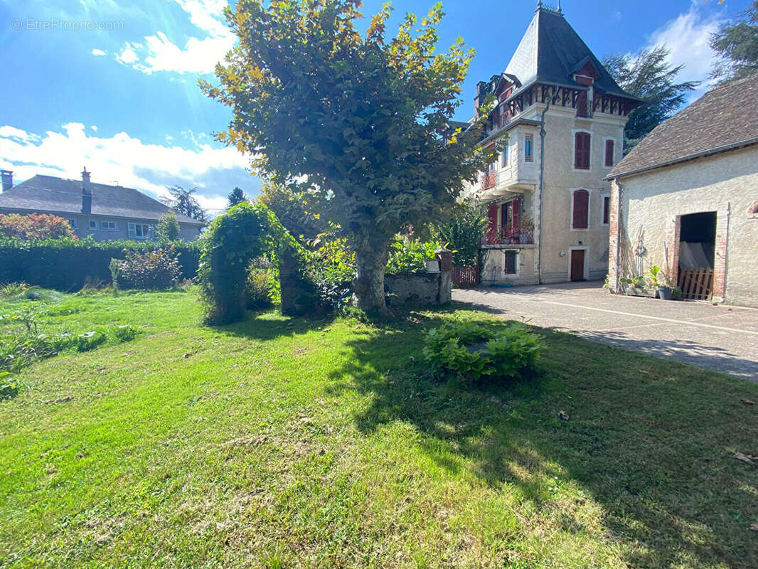 Maison 260 m² à Nay  - photo 3
