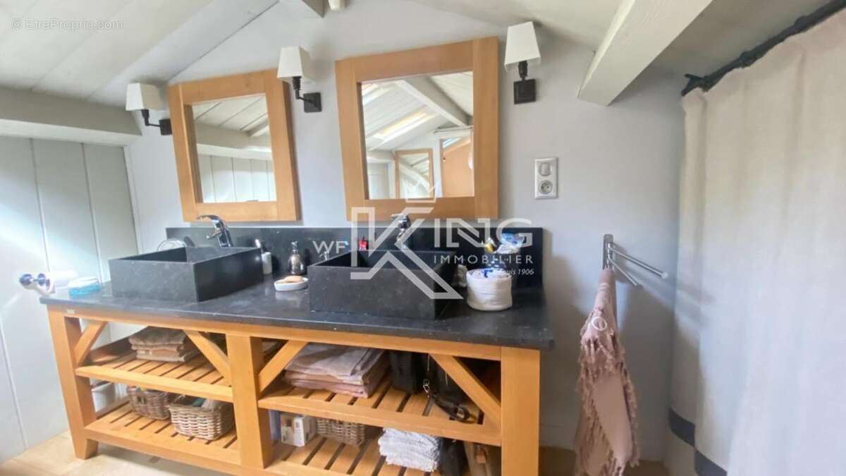 Sainte Maxime Villa T3 avec logement T2 indépendant sur 2168 m² de terrain - photo 14