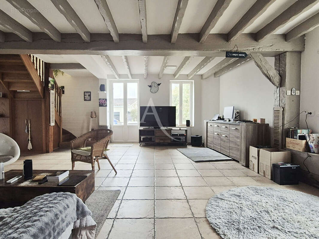 GRADIGNAN - Belle maison familiale avec piscine et garage - photo 3