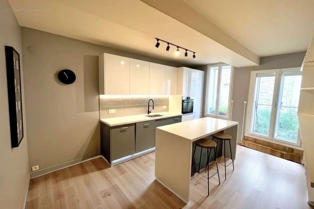 Appartement à MAUGUIO