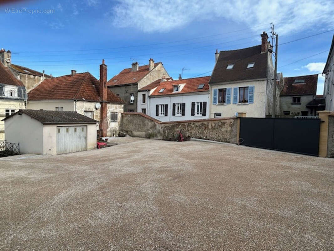 Parking à LA FERTE-SOUS-JOUARRE