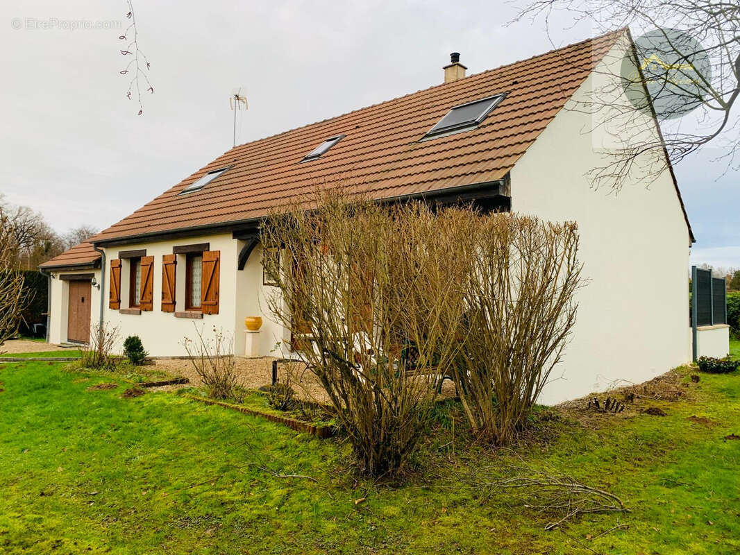 Maison à JOUY