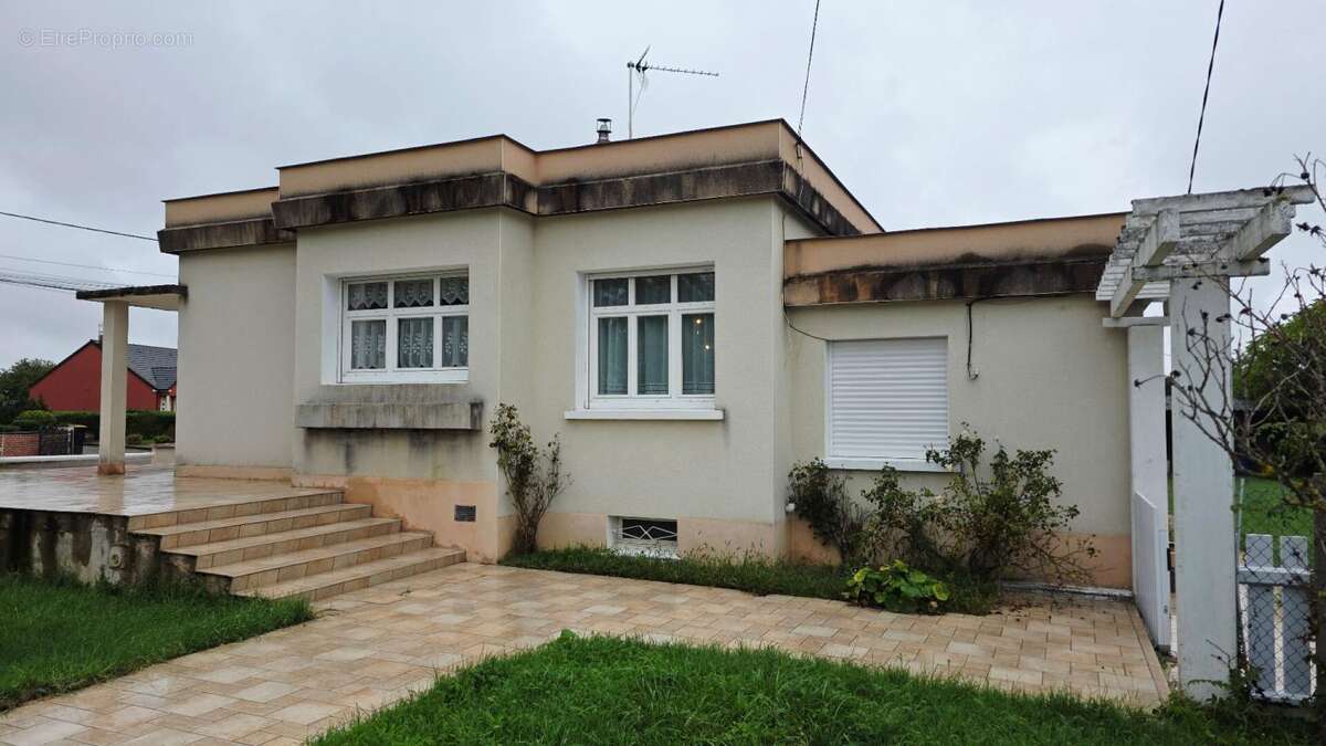 Maison à MEHUN-SUR-YEVRE