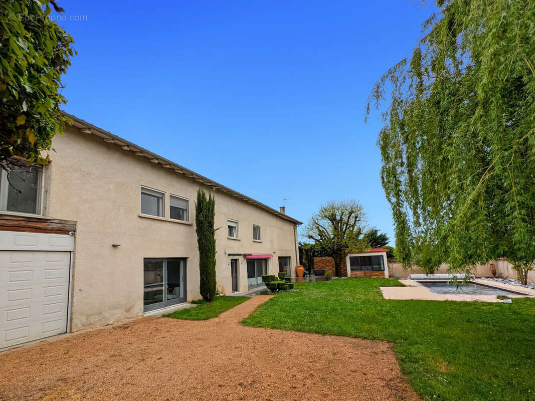 Maison à MASSIEUX
