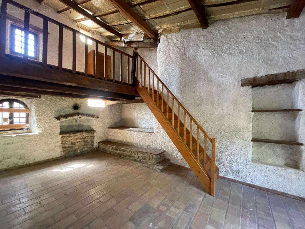 A vendre  Mialet maison de village de 77 m2 avec potentiel de 80 m2 et terrain non constructible non attenant de 930 m2 - photo 7