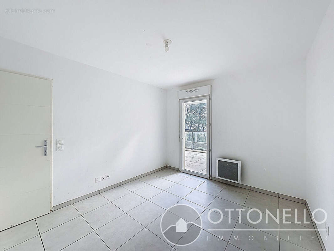 Appartement à ROQUEBRUNE-SUR-ARGENS