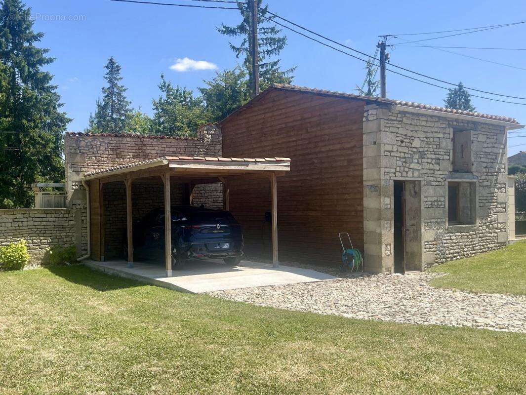 Maison à CONTRE