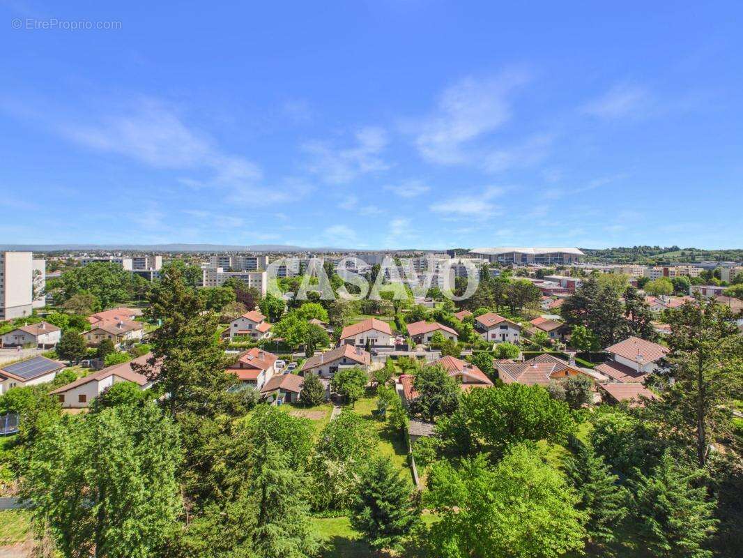 Appartement à DECINES-CHARPIEU
