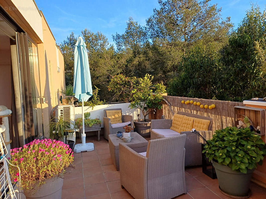 ** (83500) La Seyne SUD ** APPARTEMENT 3 Pièces ** Dernier Etage ** Grande Terrasses ** VUE Dégagée MER **3 pièce(s) 67 m2 - photo 3