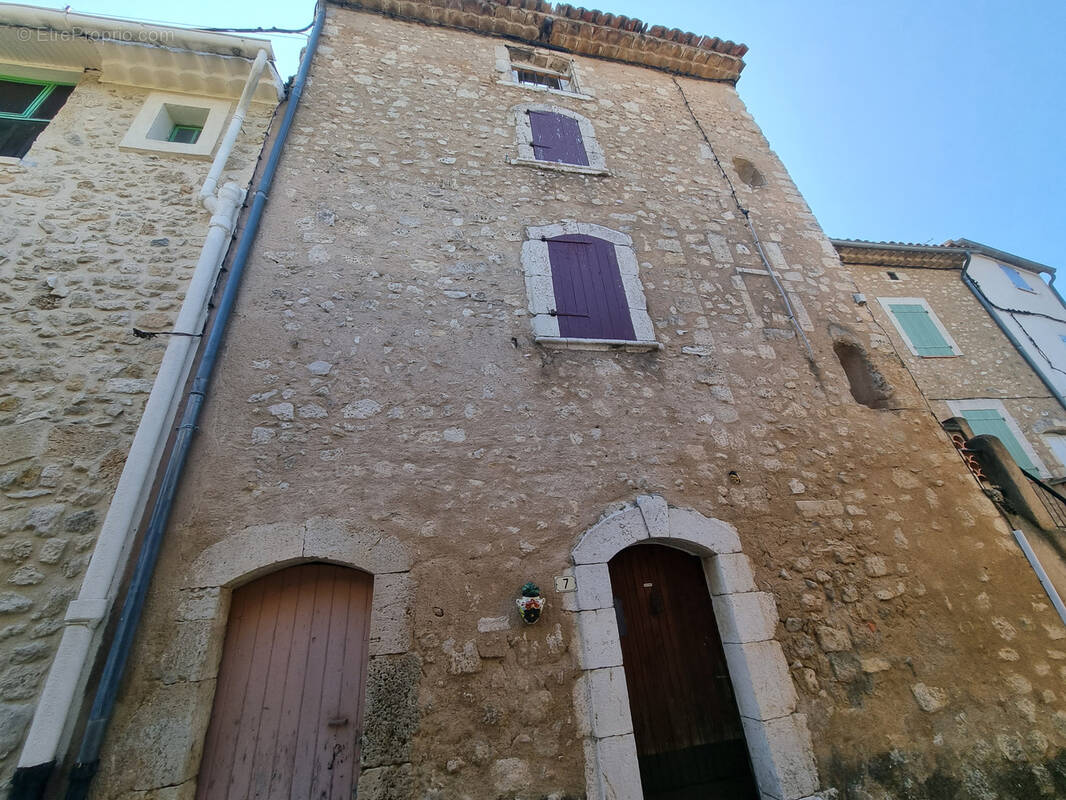 Maison à ARTIGNOSC-SUR-VERDON