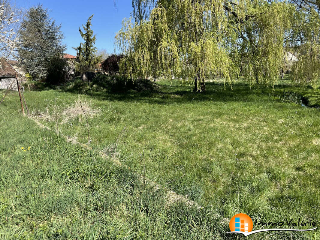 Terrain 986 m² à Evaux-Et-Menil  - photo 4