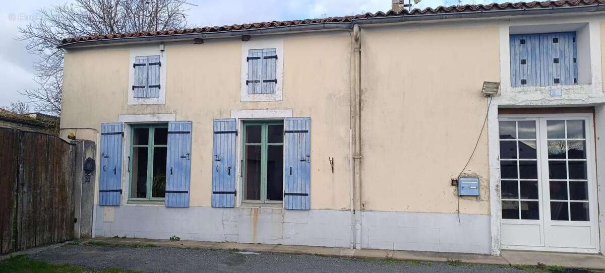Maison à SAINT-GERMAIN-DE-MARENCENNES