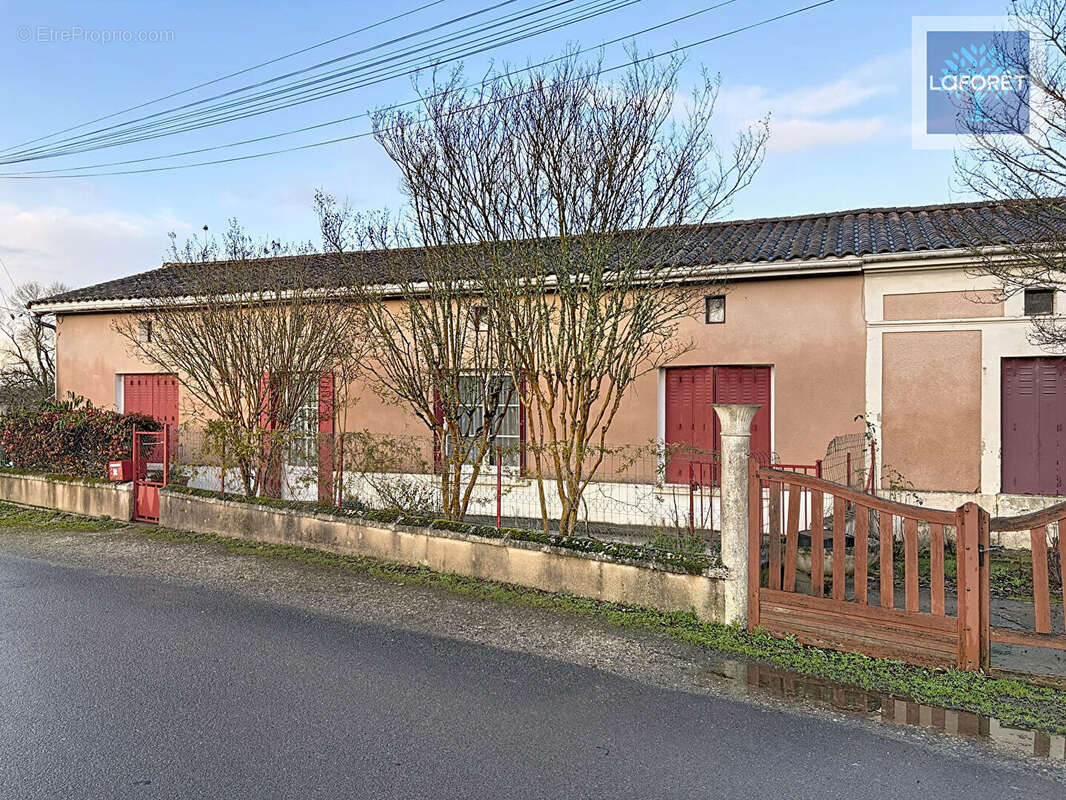 Maison à MONTLIEU-LA-GARDE