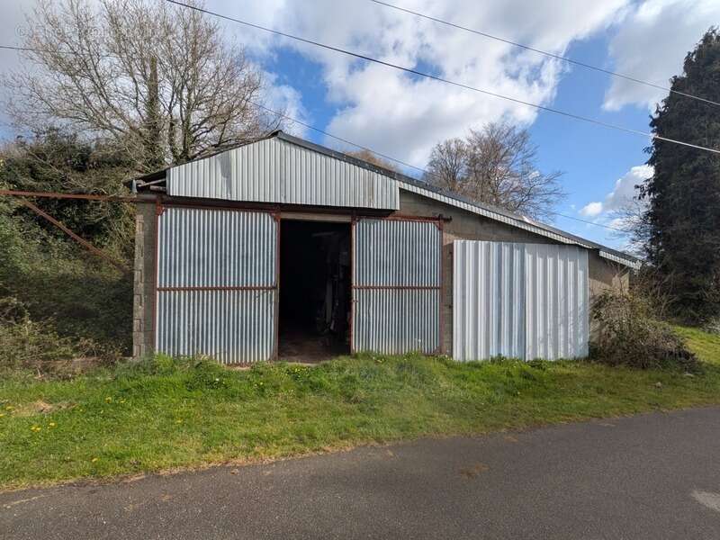 Kernascleden propriété composée d'une maison à usage d'habitation de 6 pièces 178 m² envion un hangar de 161m² envion, une ancie - photo 32