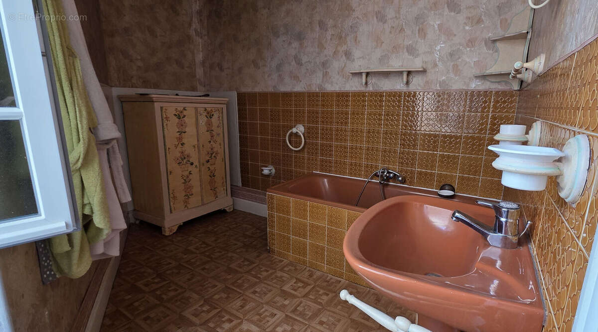 Appartement à LE MAYET-DE-MONTAGNE