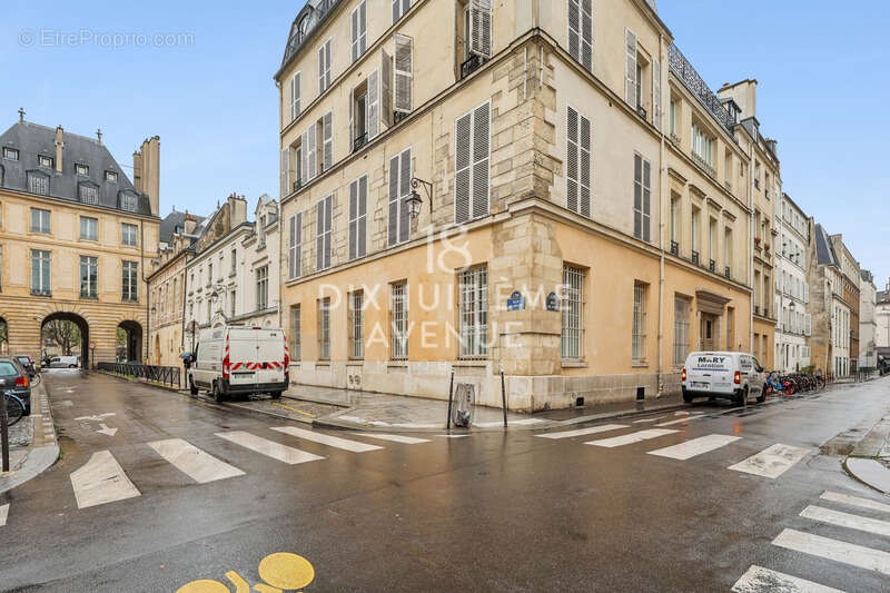 Appartement à PARIS-3E