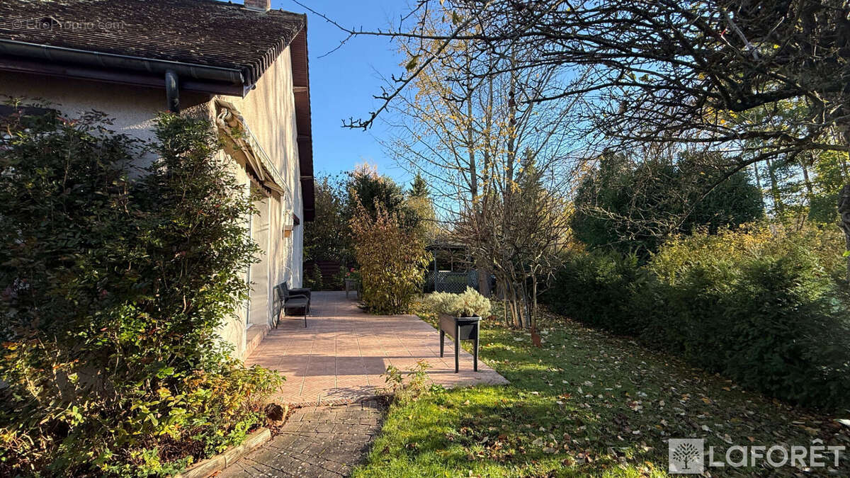 Maison à SAINT-JULIEN-LES-VILLAS