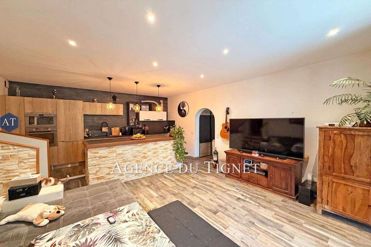 Appartement à SAINT-CEZAIRE-SUR-SIAGNE