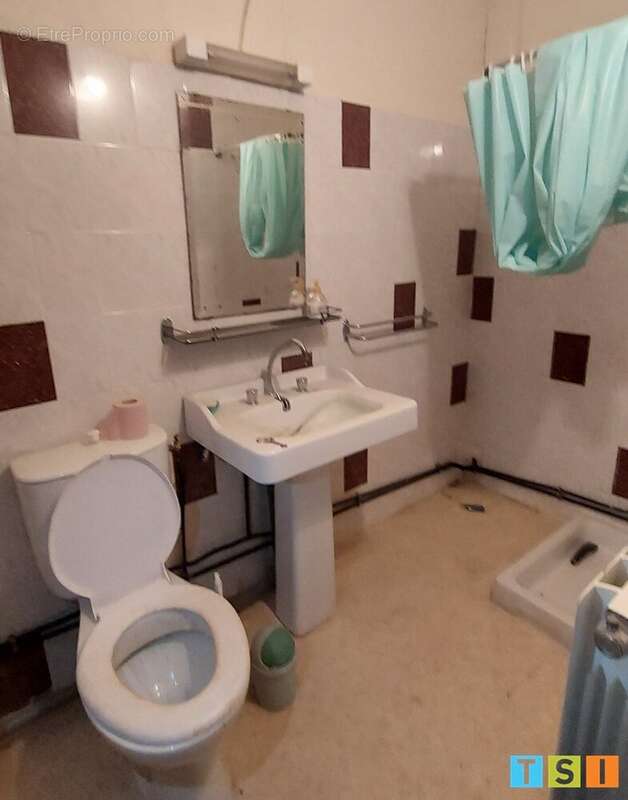 Immeuble sur 2 niveaux avec 2 entrées, 2 appartements à creer centre village - photo 7