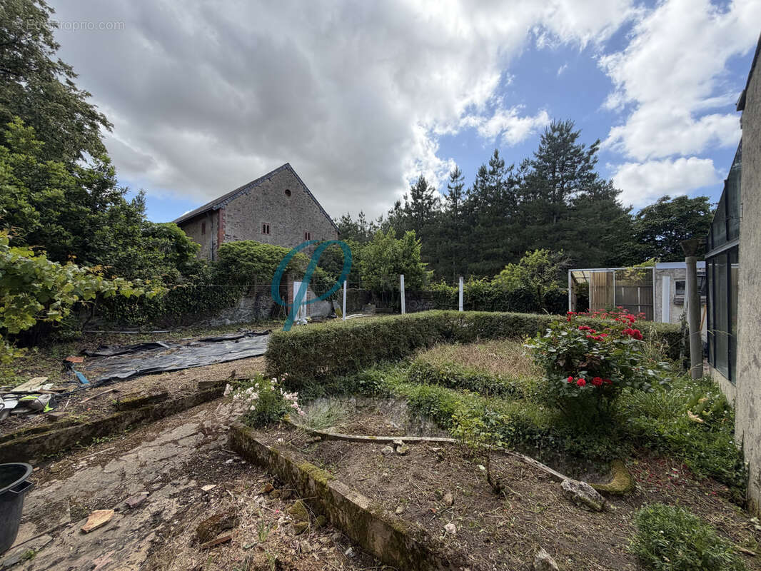 Maison à MONTREVAULT