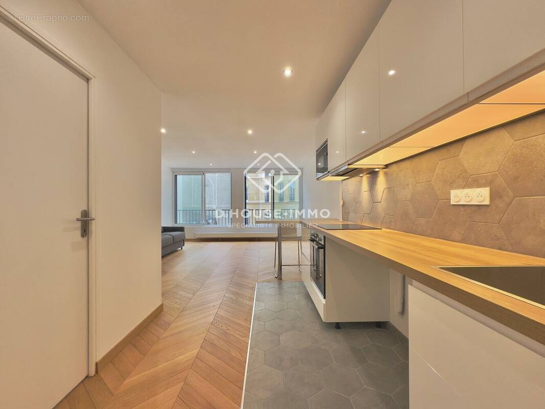 Appartement à PARIS-8E