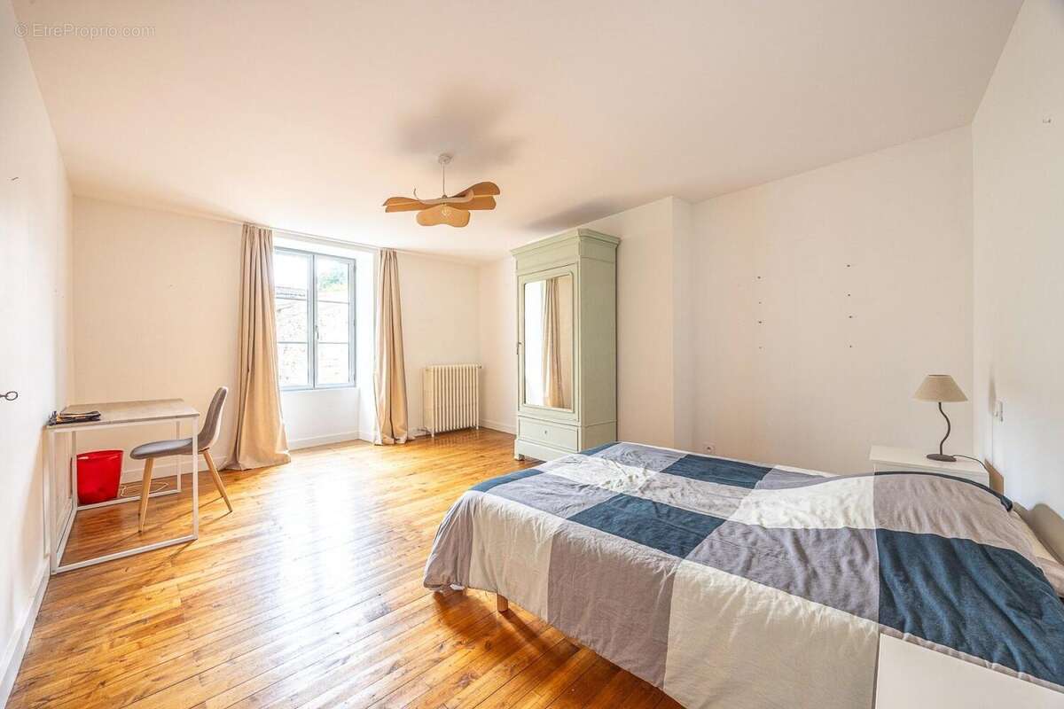 Maison 238 m² à Saint-Gelais  - photo 7