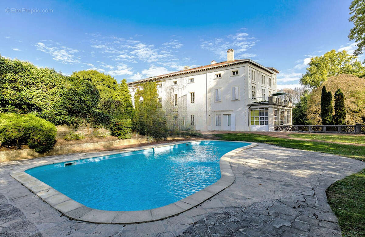 Appartement à COLLONGES-AU-MONT-D'OR