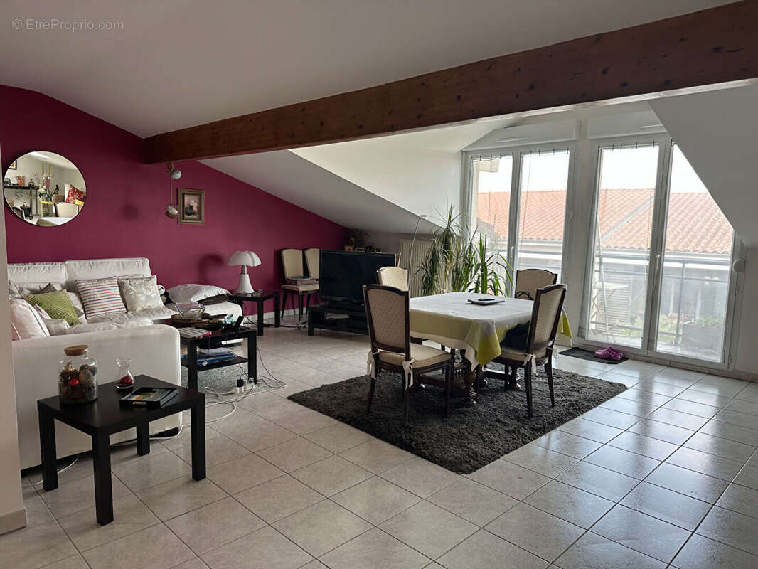 Appartement à GREZIEU-LA-VARENNE