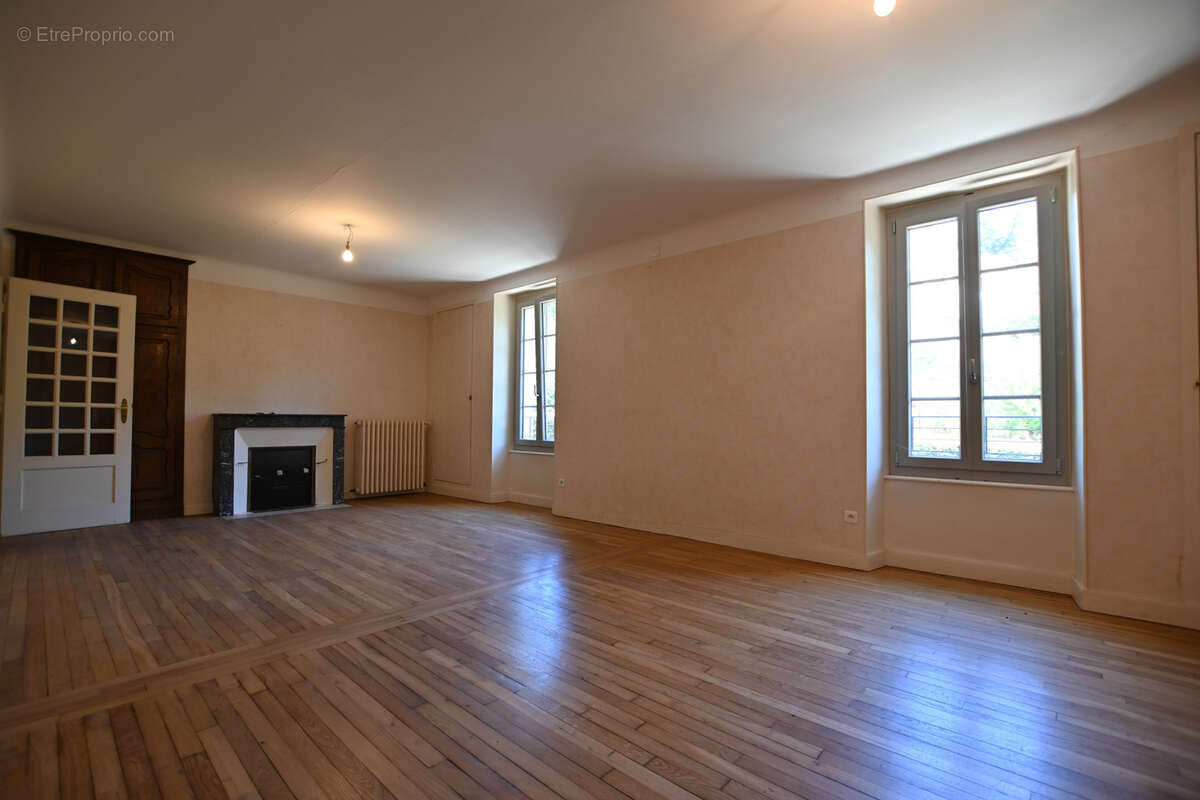 Appartement en rez-de-chaussée dans une demeure de charme. - photo 5