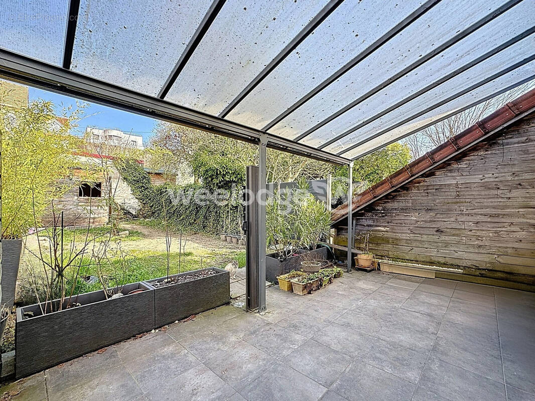 Maison à CHANTELOUP-LES-VIGNES