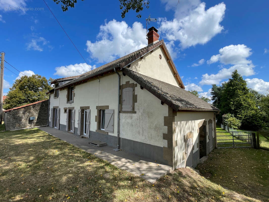 Maison à SAINT-MARCEL-EN-MARCILLAT