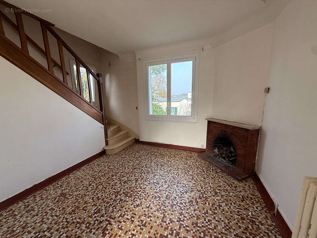 Maison à SAINT-PIERRE-LES-NEMOURS