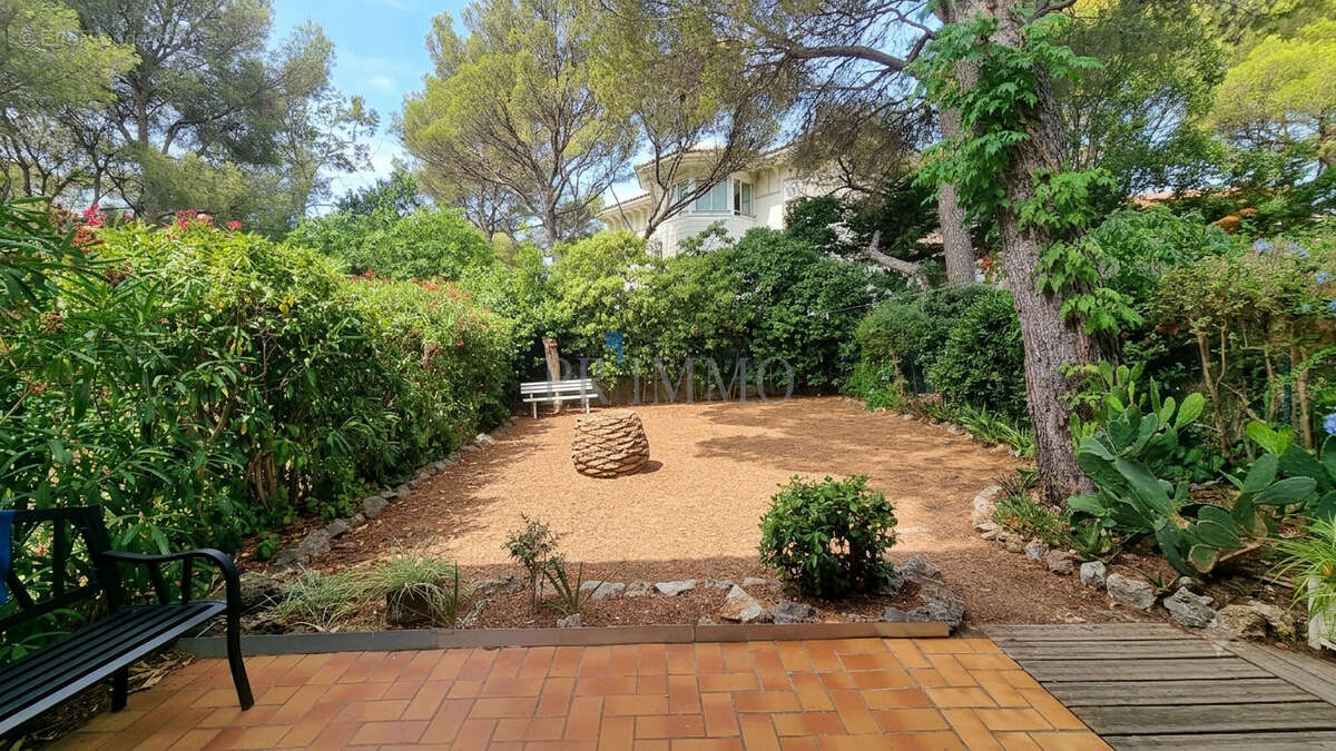 Boulouris a 5 min des plages a pieds 2 pieces avec jardin - photo 2