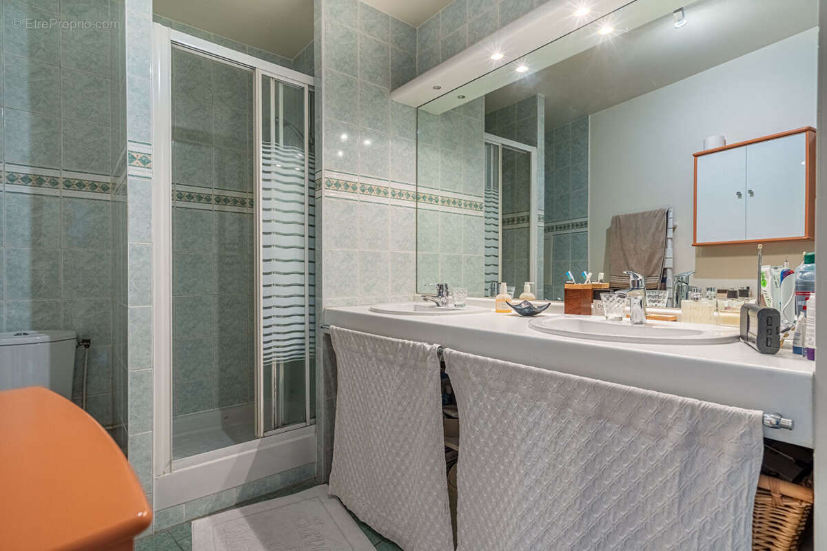 Appartement à LEVALLOIS-PERRET