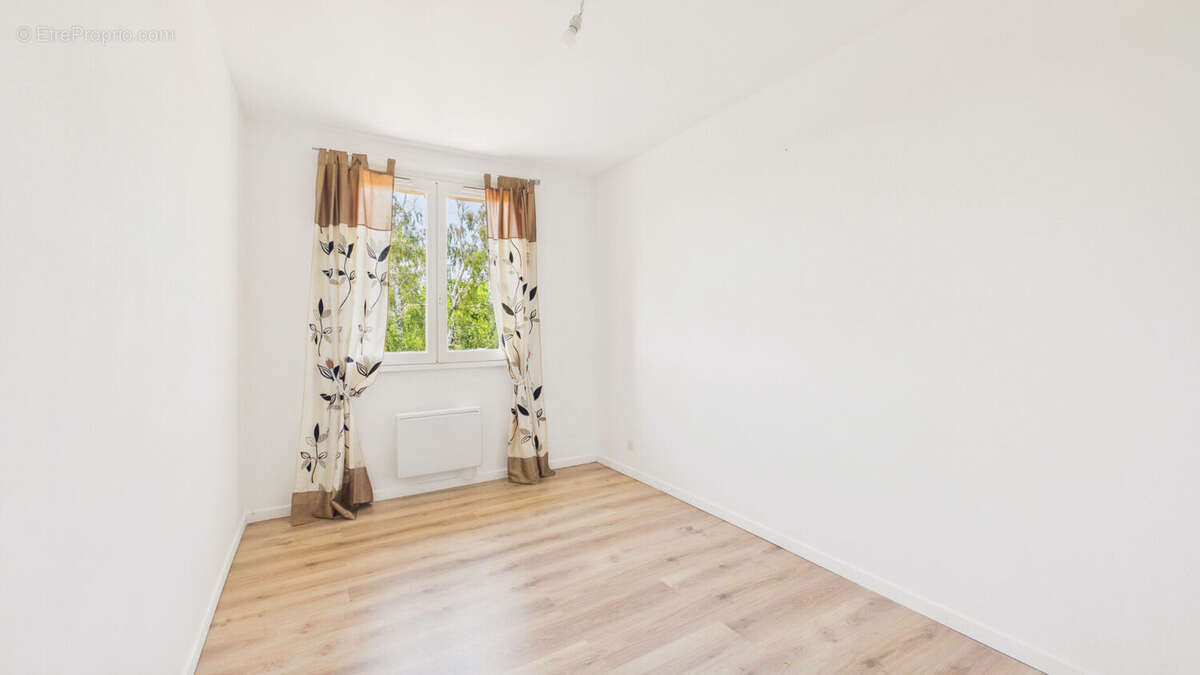 Maison mitoyenne T6, 4 chambres - Costes Rouges - photo 13