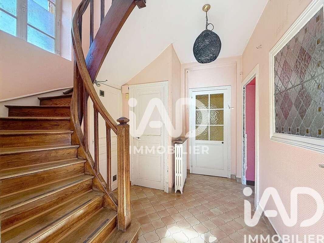 Maison 145 m² à Vienne-Le-Chateau  - photo 7