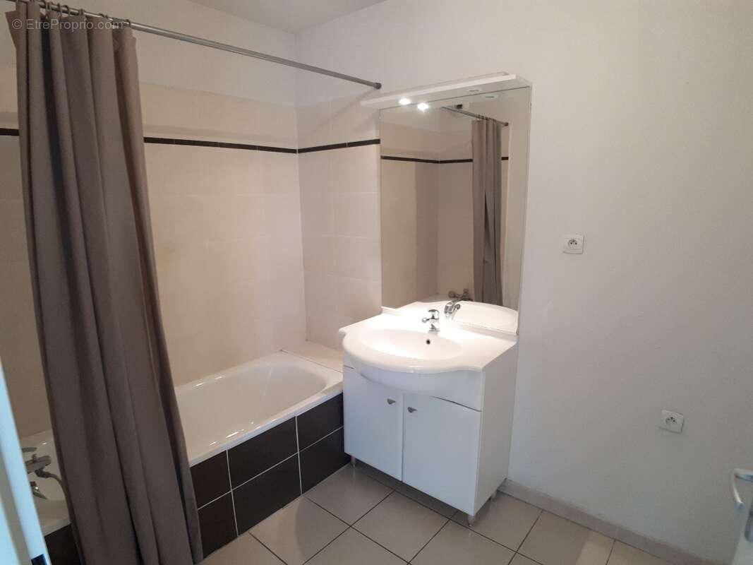   - Appartement à FROUZINS