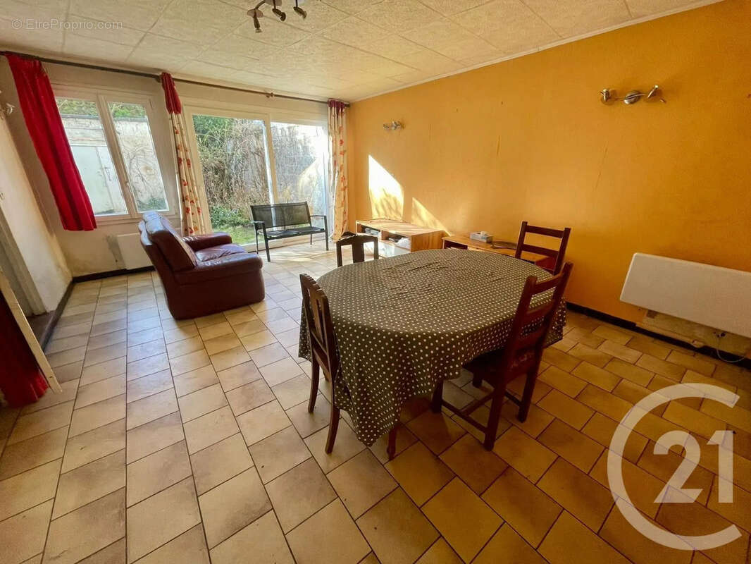 Maison à NANTOUILLET