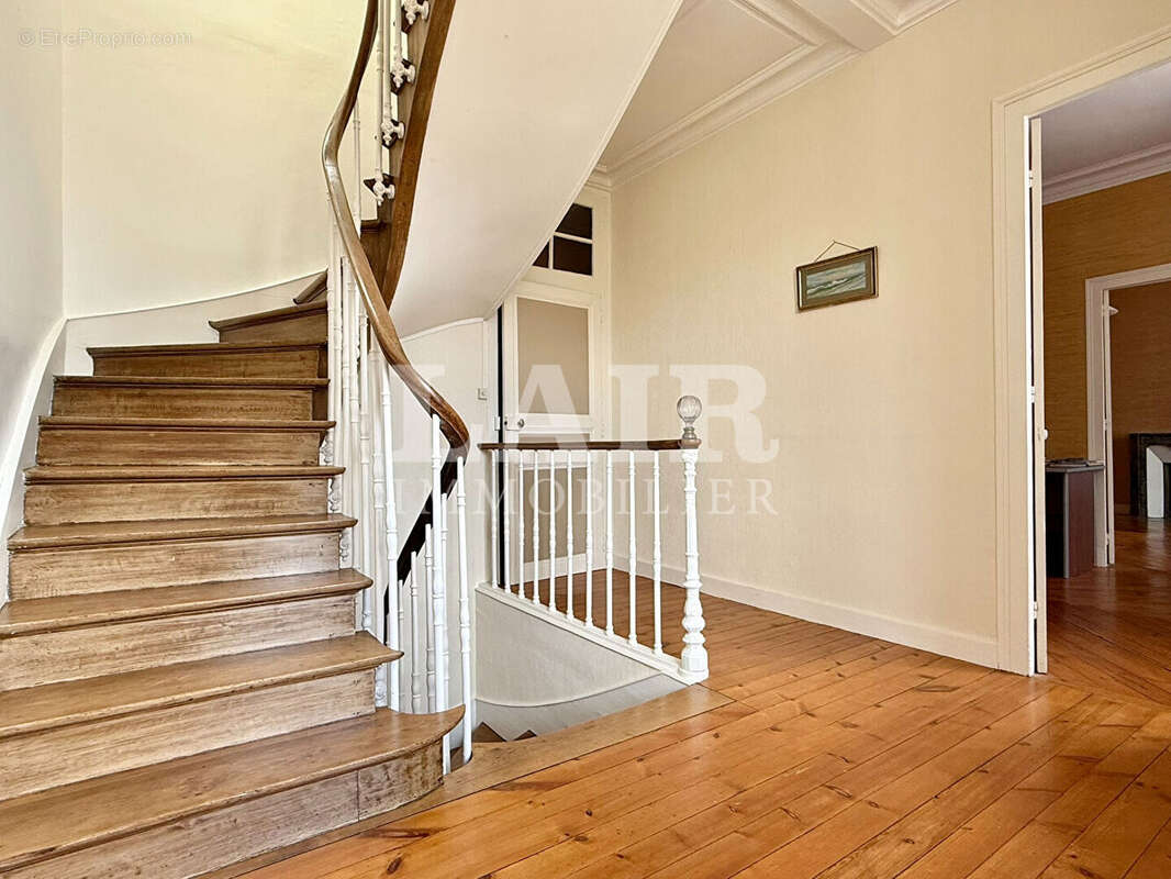 Grande maison de maître quartier Lancrel - Réf 15325 - photo 8