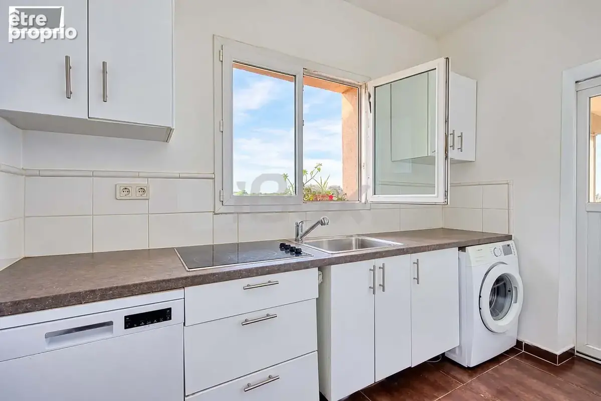 La garde   maison de 150 m2 avec vue mer dégagée et potentiel locatif - photo 10
