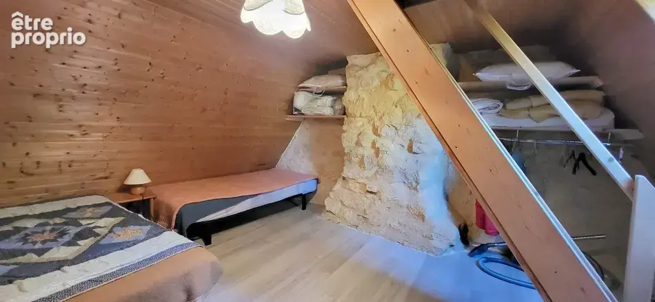 Jolie maison en pierre habitable de suite sur 2140 m2. - photo 6
