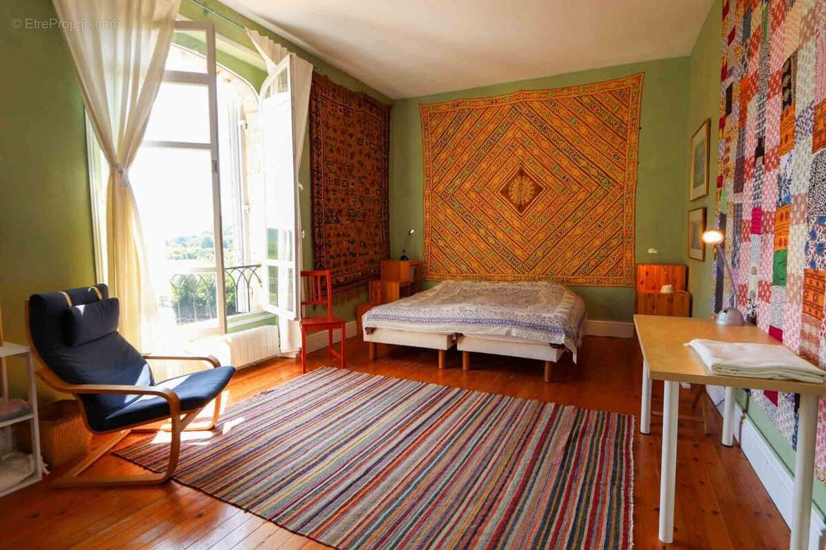 T02.20241335 - Maison à BEYNAC-ET-CAZENAC