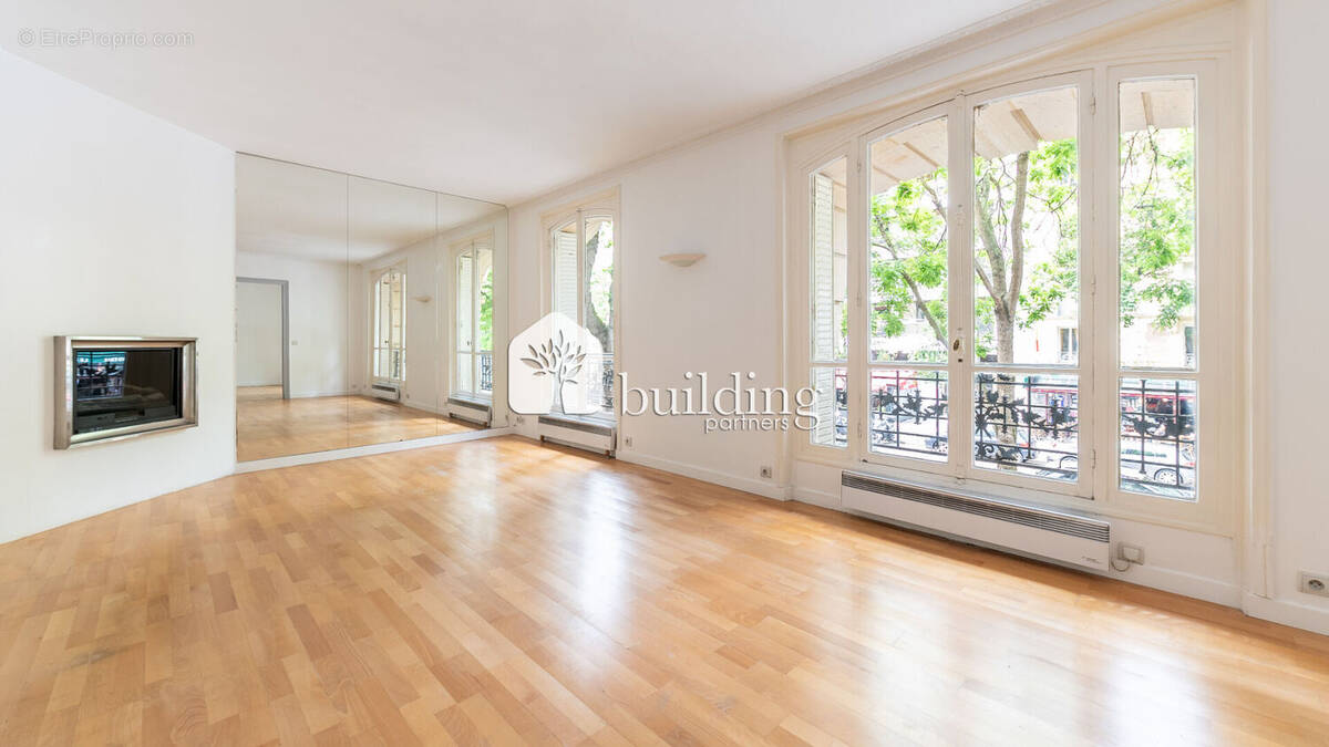 Appartement à PARIS-16E