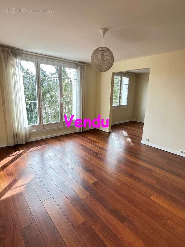 Appartement à BUC