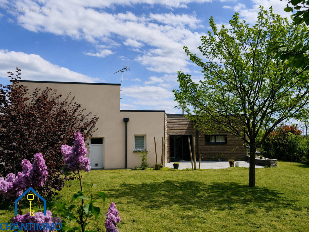 Maison à LES HERBIERS