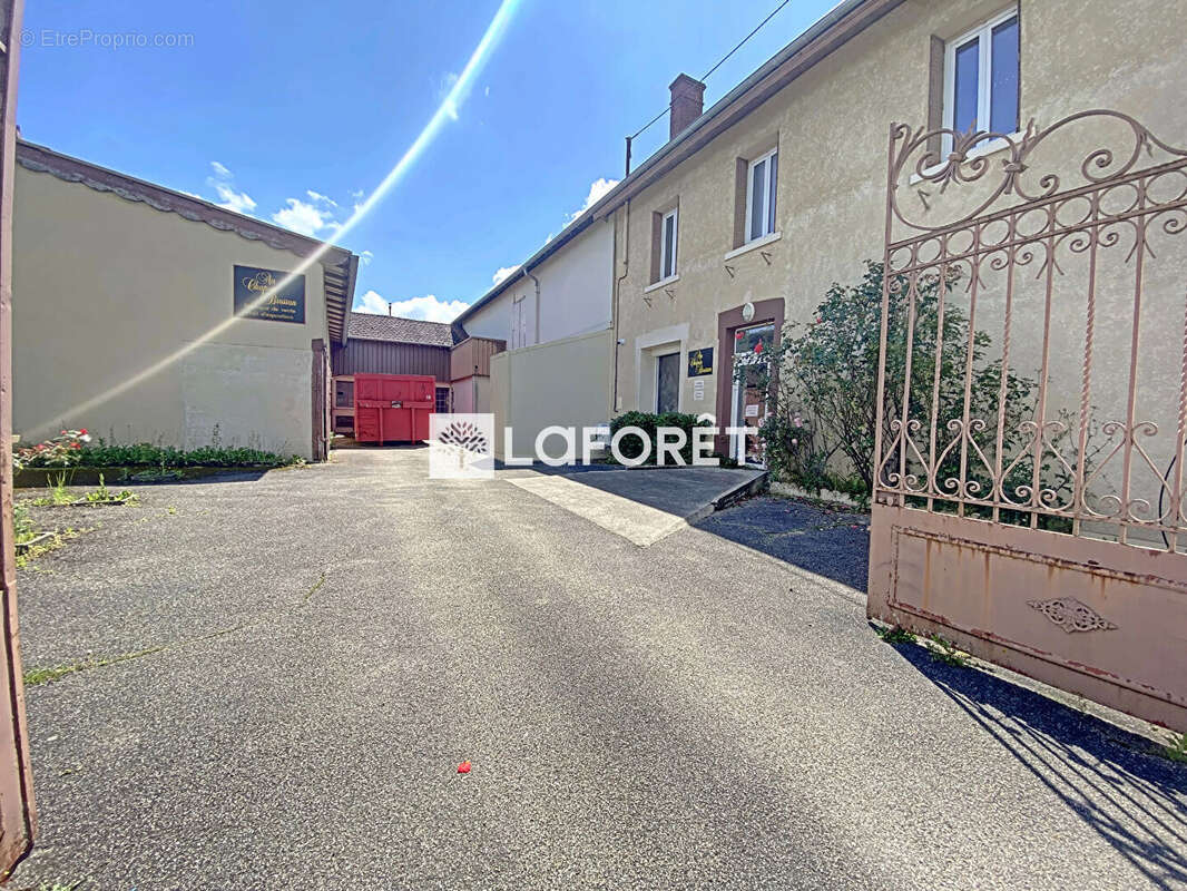 Maison à MONTREVEL-EN-BRESSE