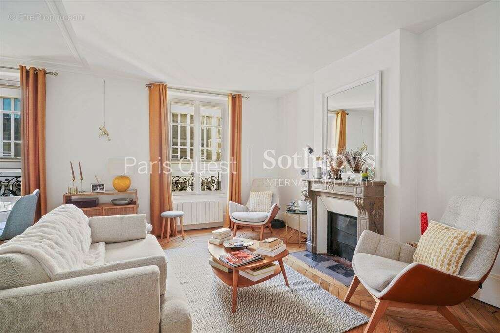Appartement à PARIS-8E